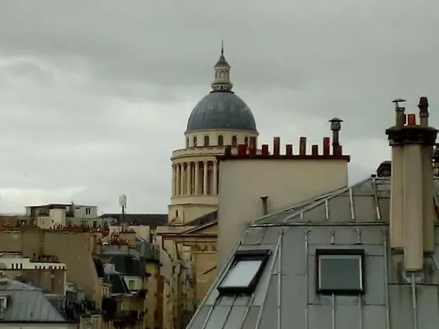 Coeur De Paris Emplacement Exceptionnel Studio Equipe Lumineux Calme Salle De Bains Place Maubert Ascenseur Climatisation