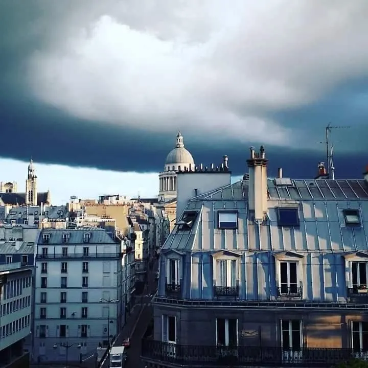 Coeur De Paris Emplacement Exceptionnel Studio Equipe Lumineux Calme Salle De Bains Place Maubert Ascenseur Climatisation location
